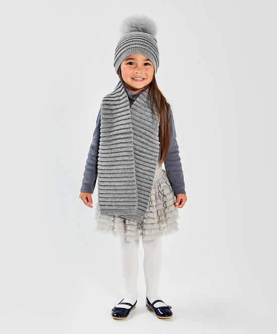 Sentaler Kids Ribbed Grey Scarf (4-5 Years) in Baby Alpaca yarn. Seen from front on girl model.