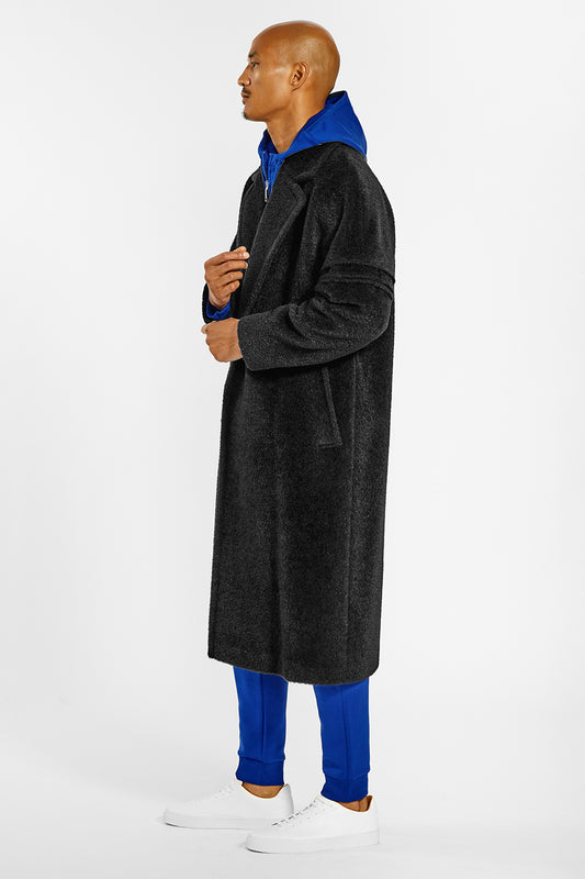 Sentaler Technical Bouclé Alpaca Robe Coat crafted in Technical Bouclé Alpaca and available in Black. Seen from side on male model.