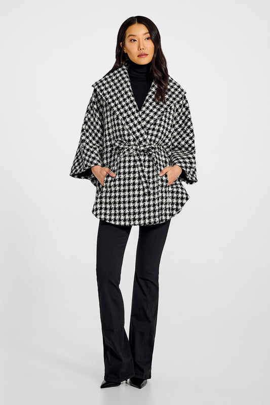 Sentaler Tweed Black and White Houndstooth Cape in Tweed Suri Alpaca wool. Seen from front belted on female model.